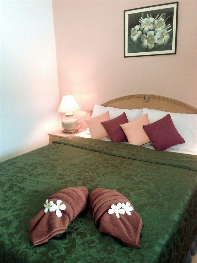 Silla Patong Hostel Екстер'єр фото