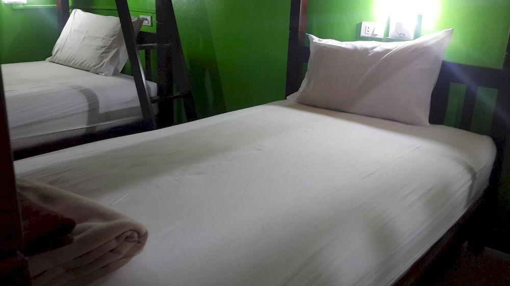 Silla Patong Hostel Екстер'єр фото