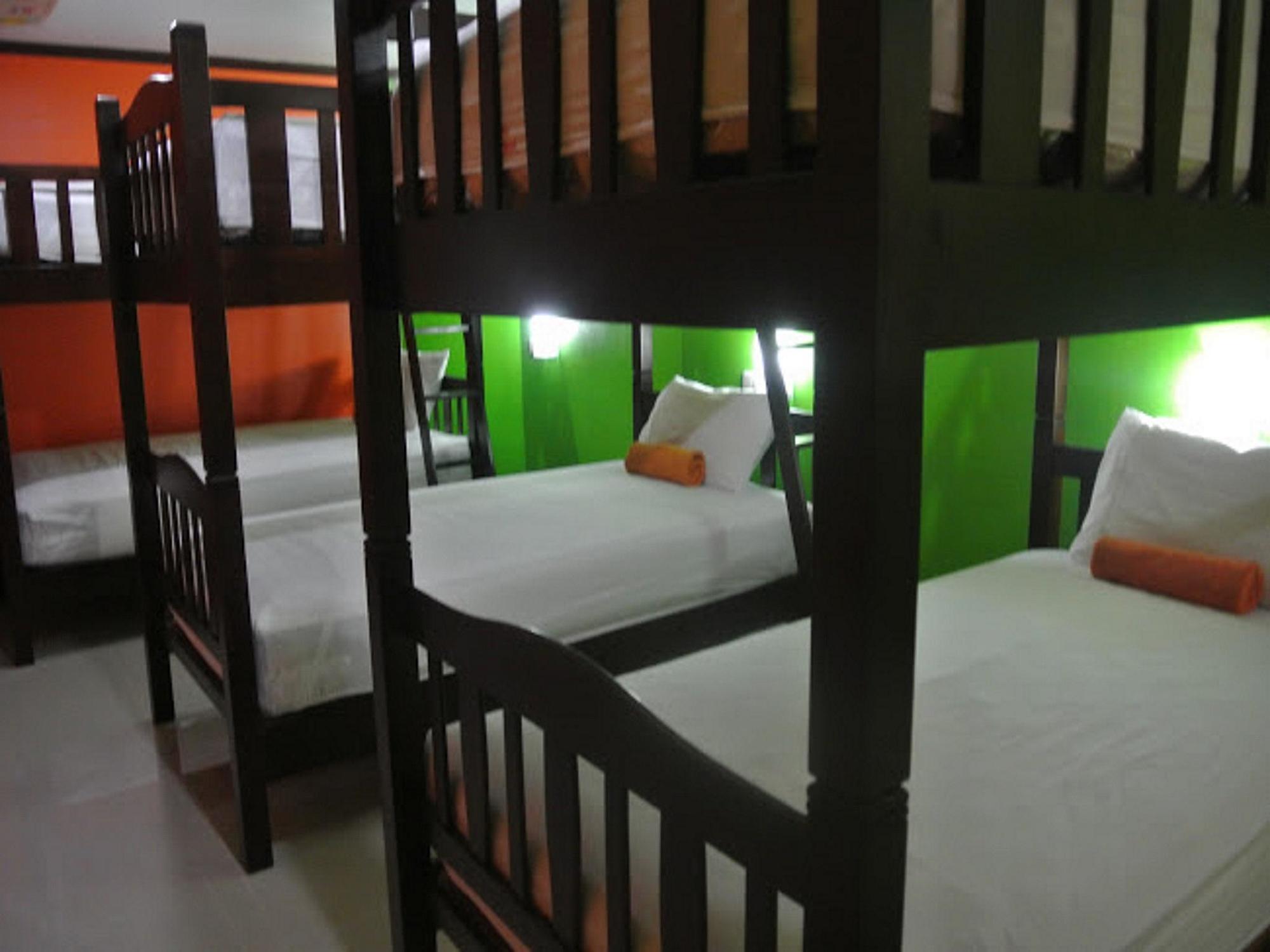 Silla Patong Hostel Екстер'єр фото