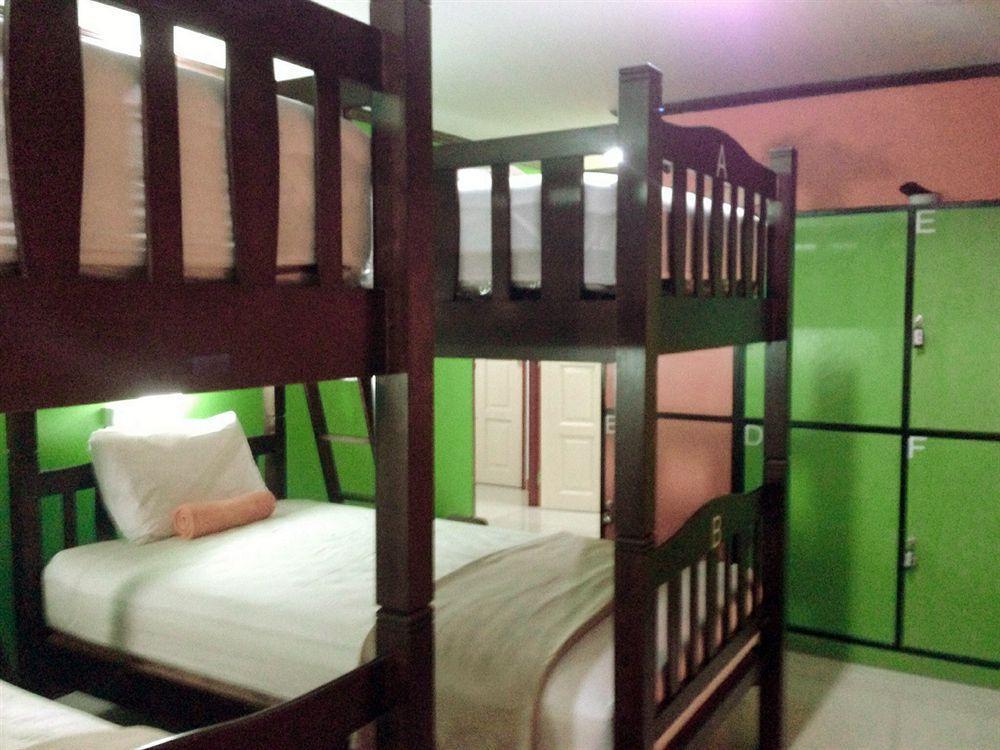 Silla Patong Hostel Екстер'єр фото