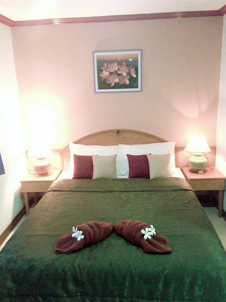 Silla Patong Hostel Екстер'єр фото