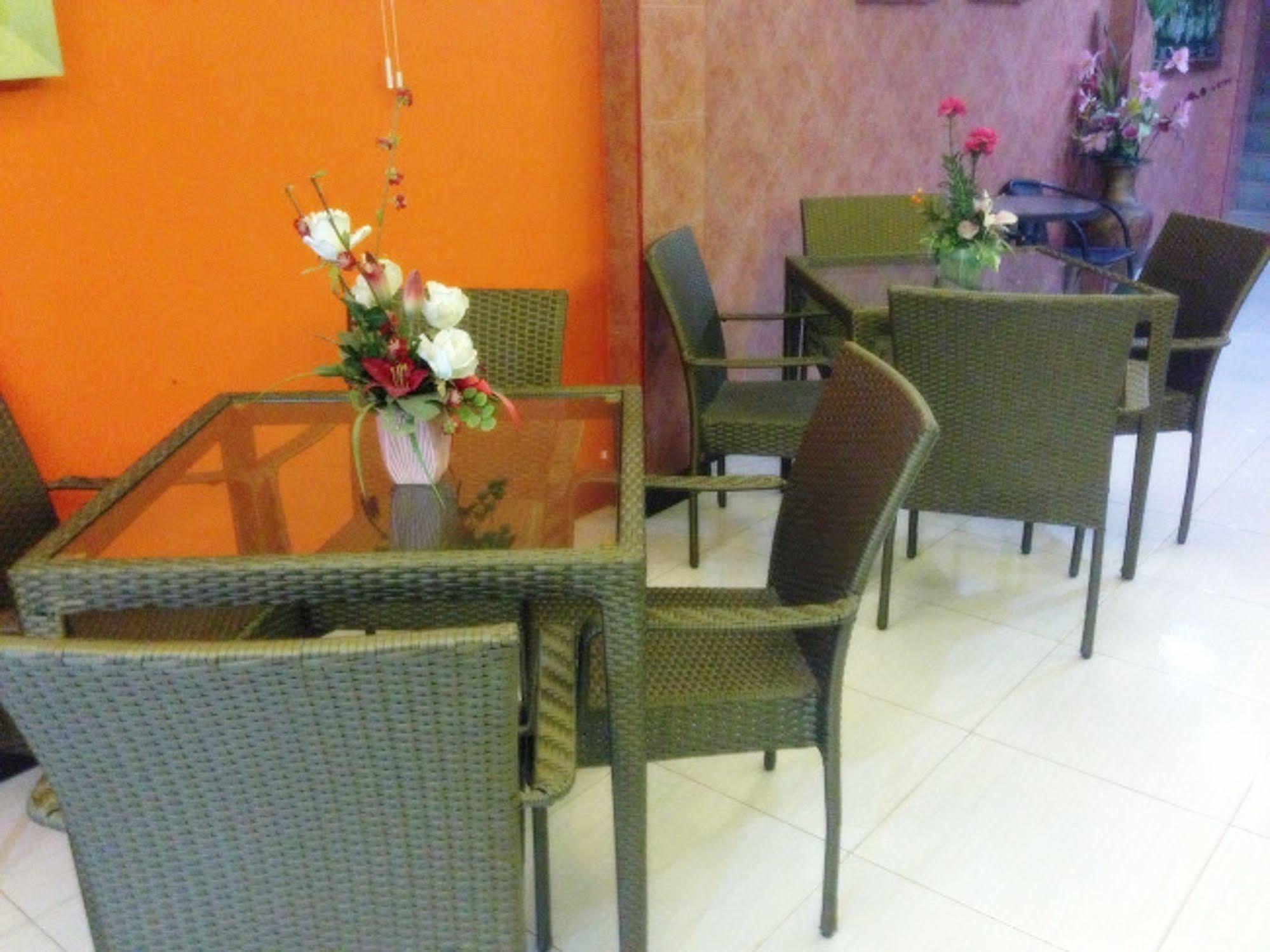 Silla Patong Hostel Екстер'єр фото