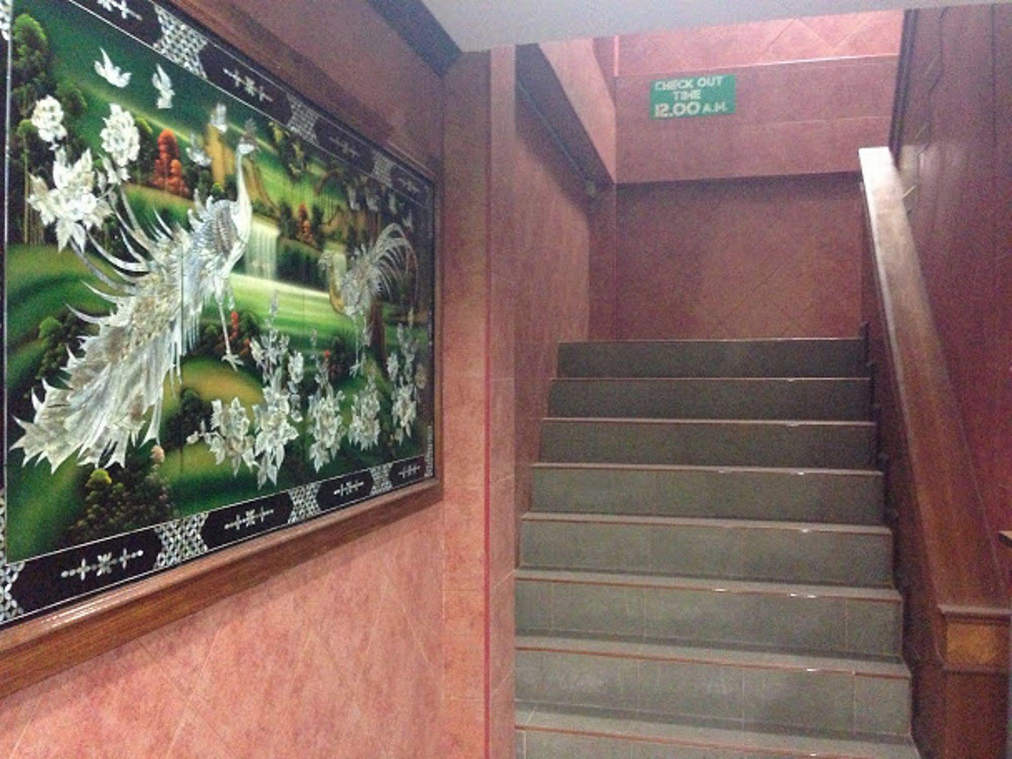 Silla Patong Hostel Екстер'єр фото