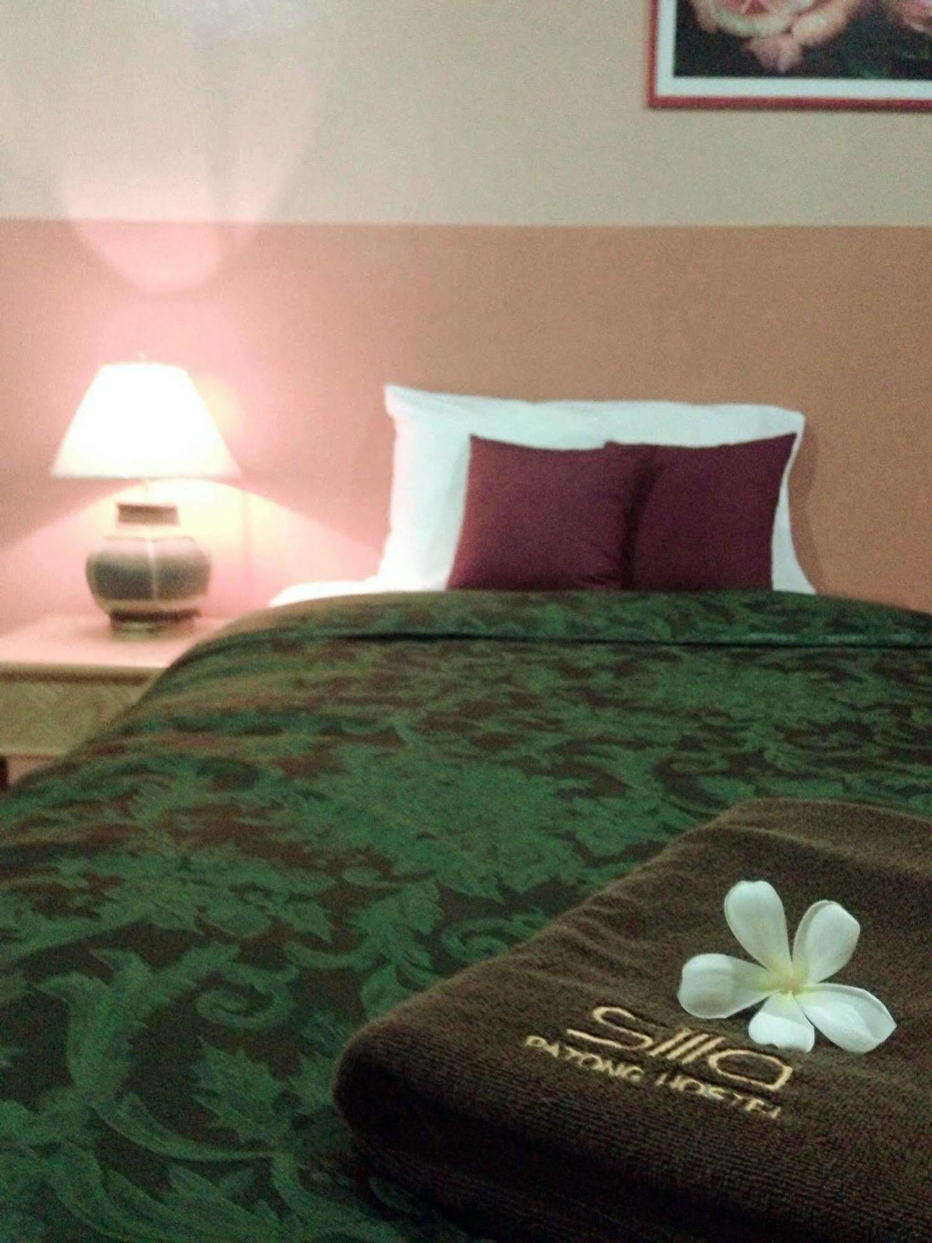 Silla Patong Hostel Екстер'єр фото