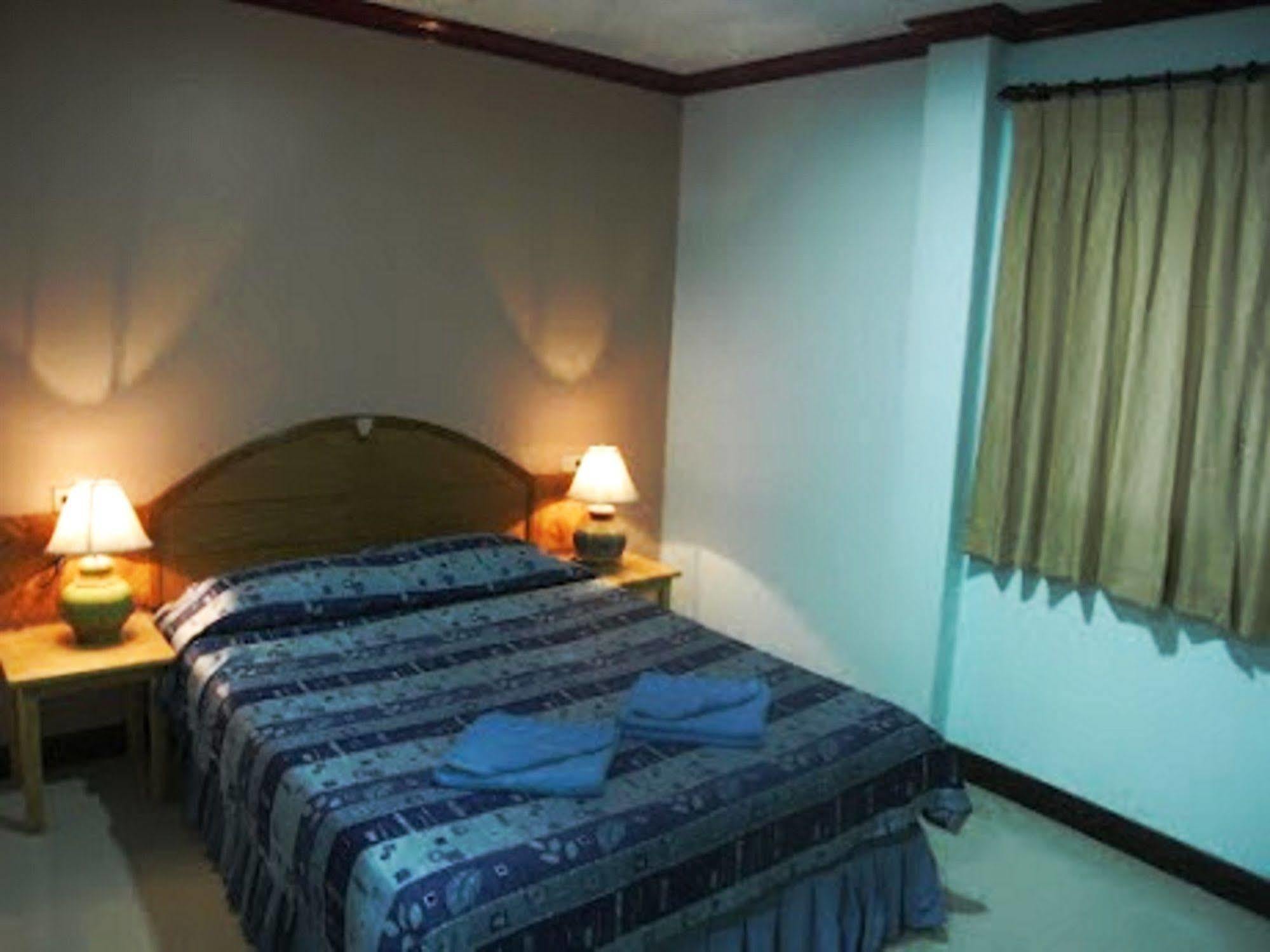 Silla Patong Hostel Екстер'єр фото