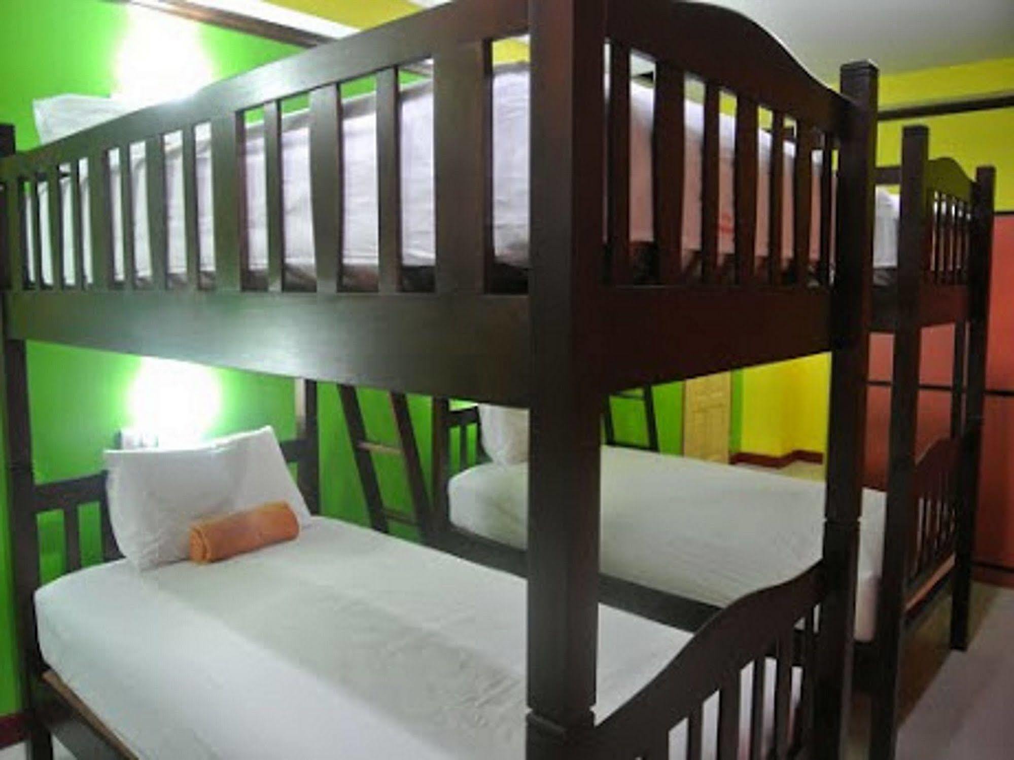 Silla Patong Hostel Екстер'єр фото