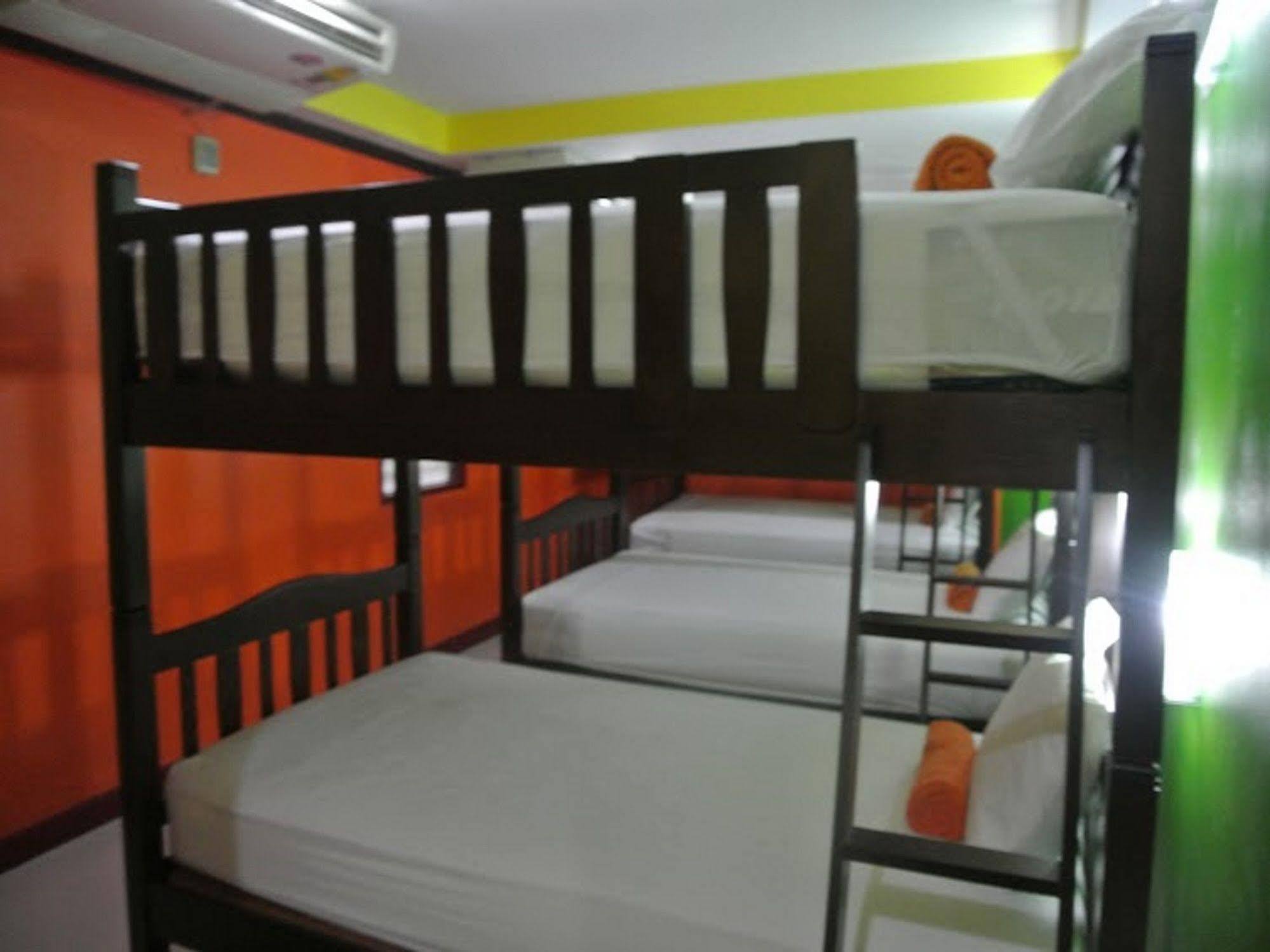 Silla Patong Hostel Екстер'єр фото