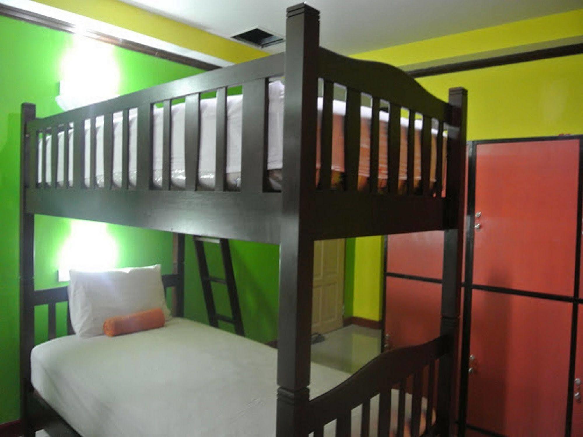 Silla Patong Hostel Екстер'єр фото