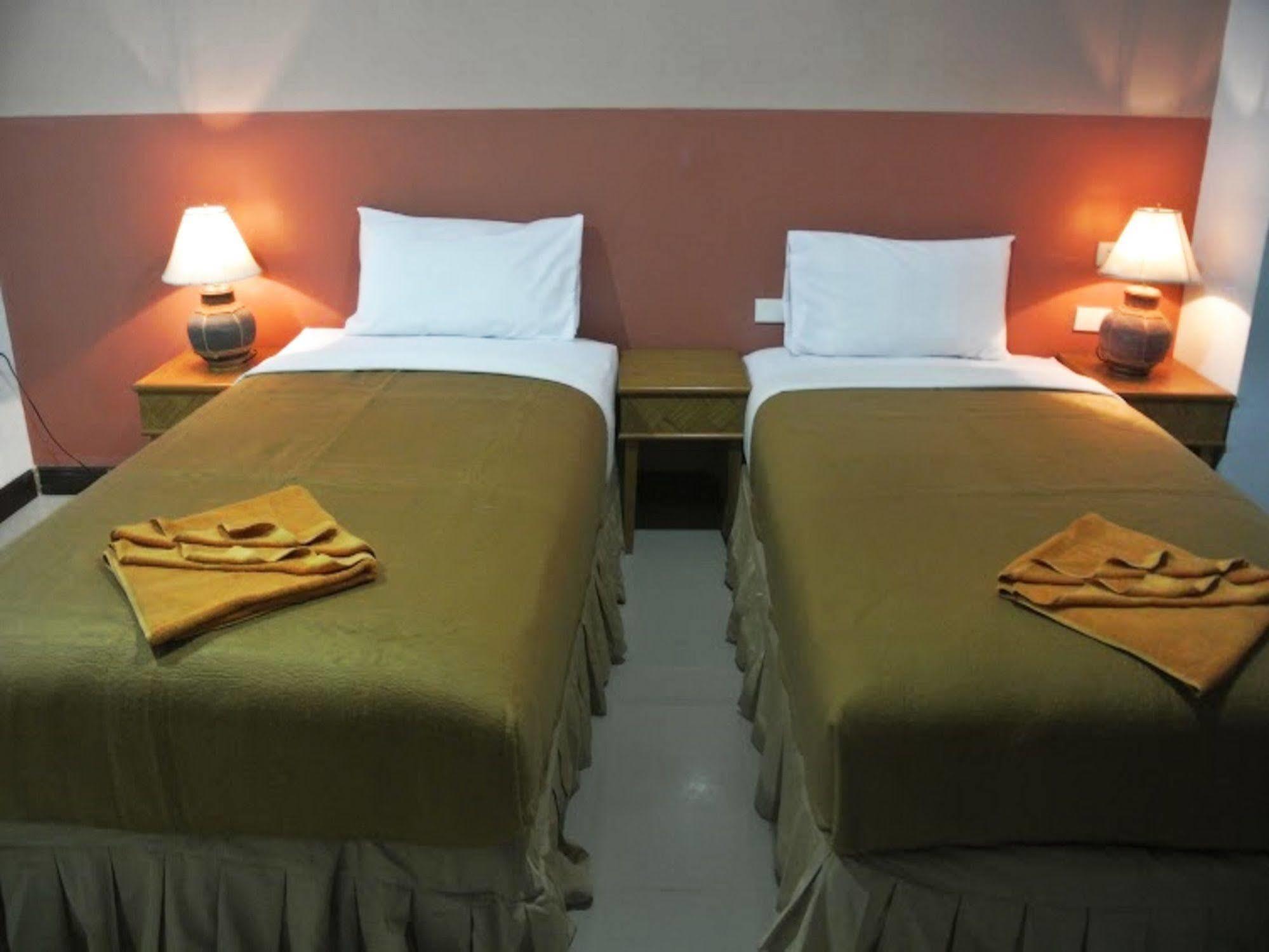 Silla Patong Hostel Екстер'єр фото