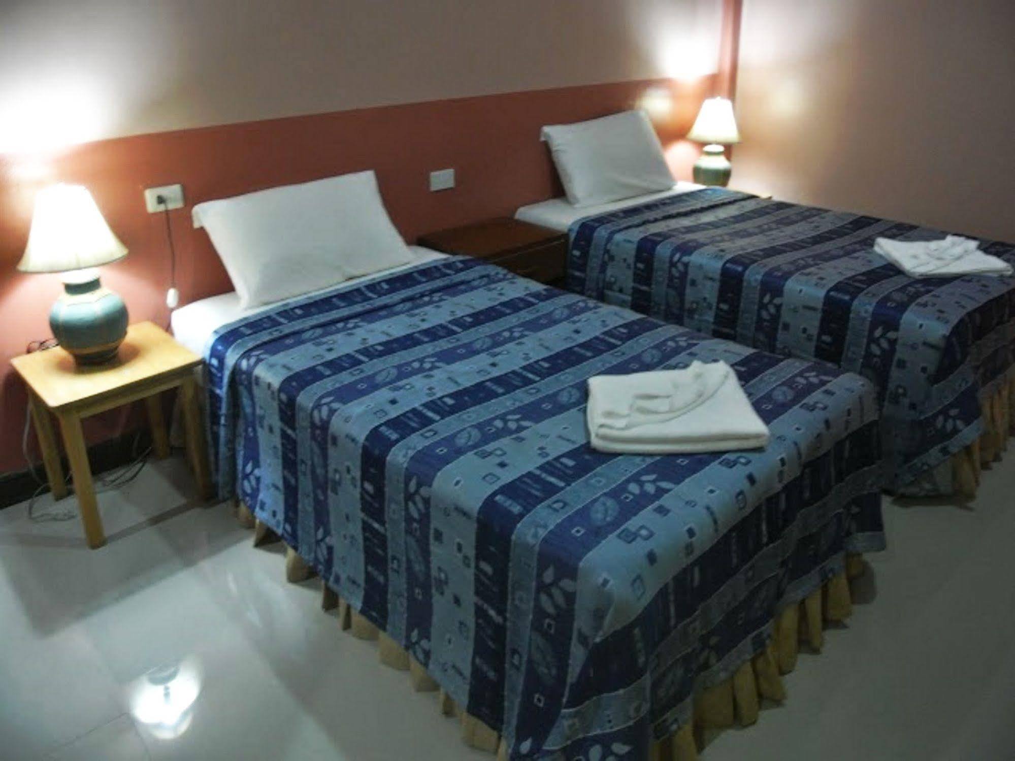 Silla Patong Hostel Екстер'єр фото