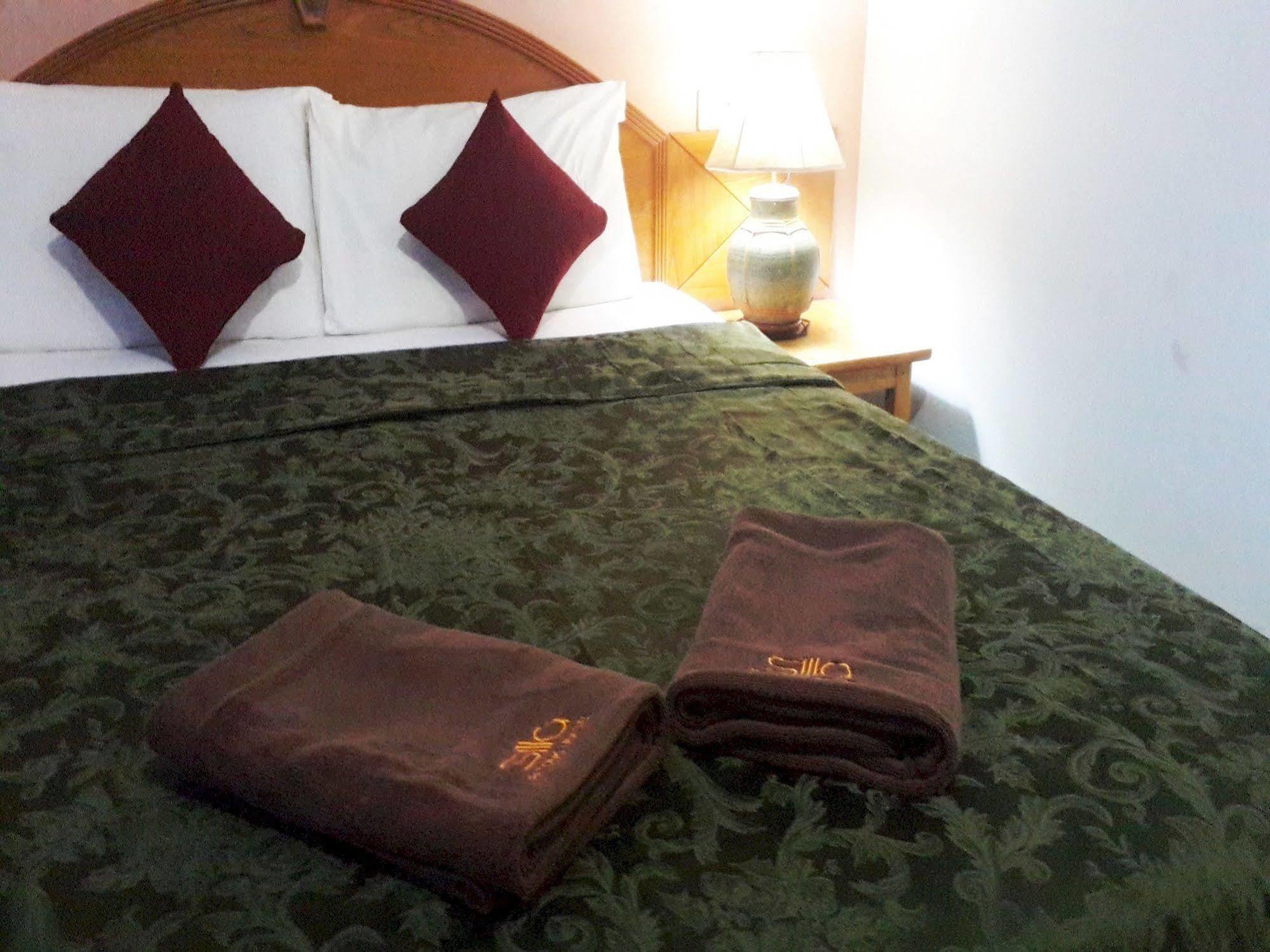 Silla Patong Hostel Екстер'єр фото