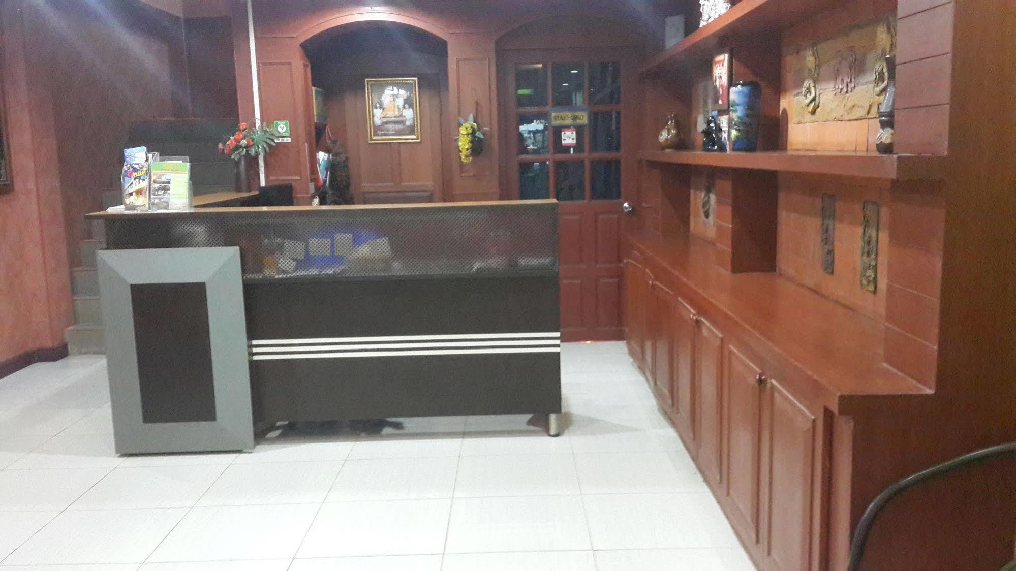 Silla Patong Hostel Екстер'єр фото