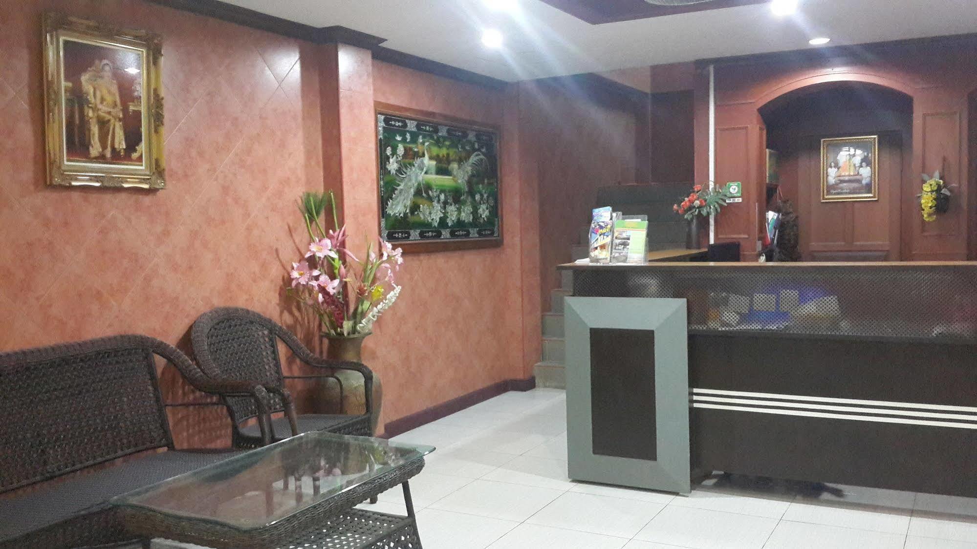 Silla Patong Hostel Екстер'єр фото