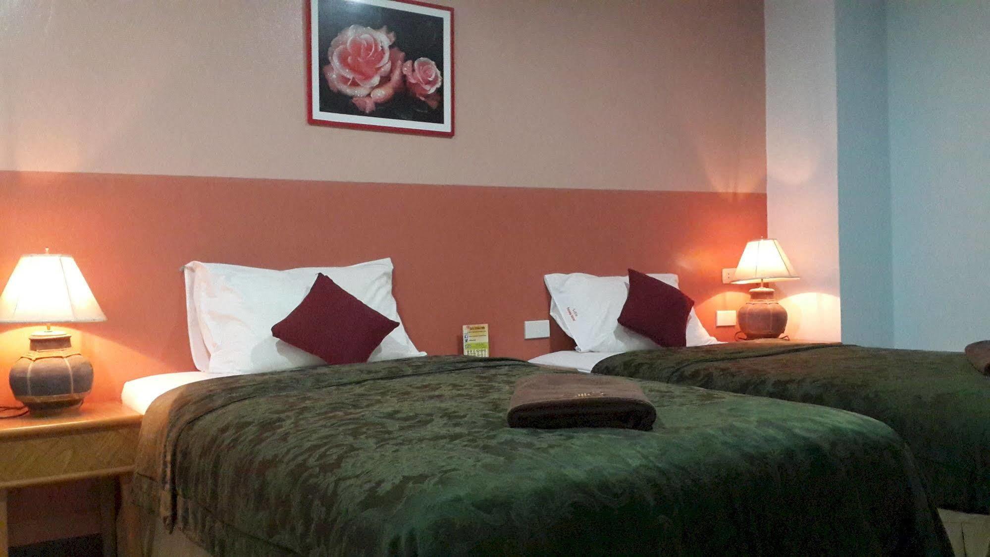 Silla Patong Hostel Екстер'єр фото