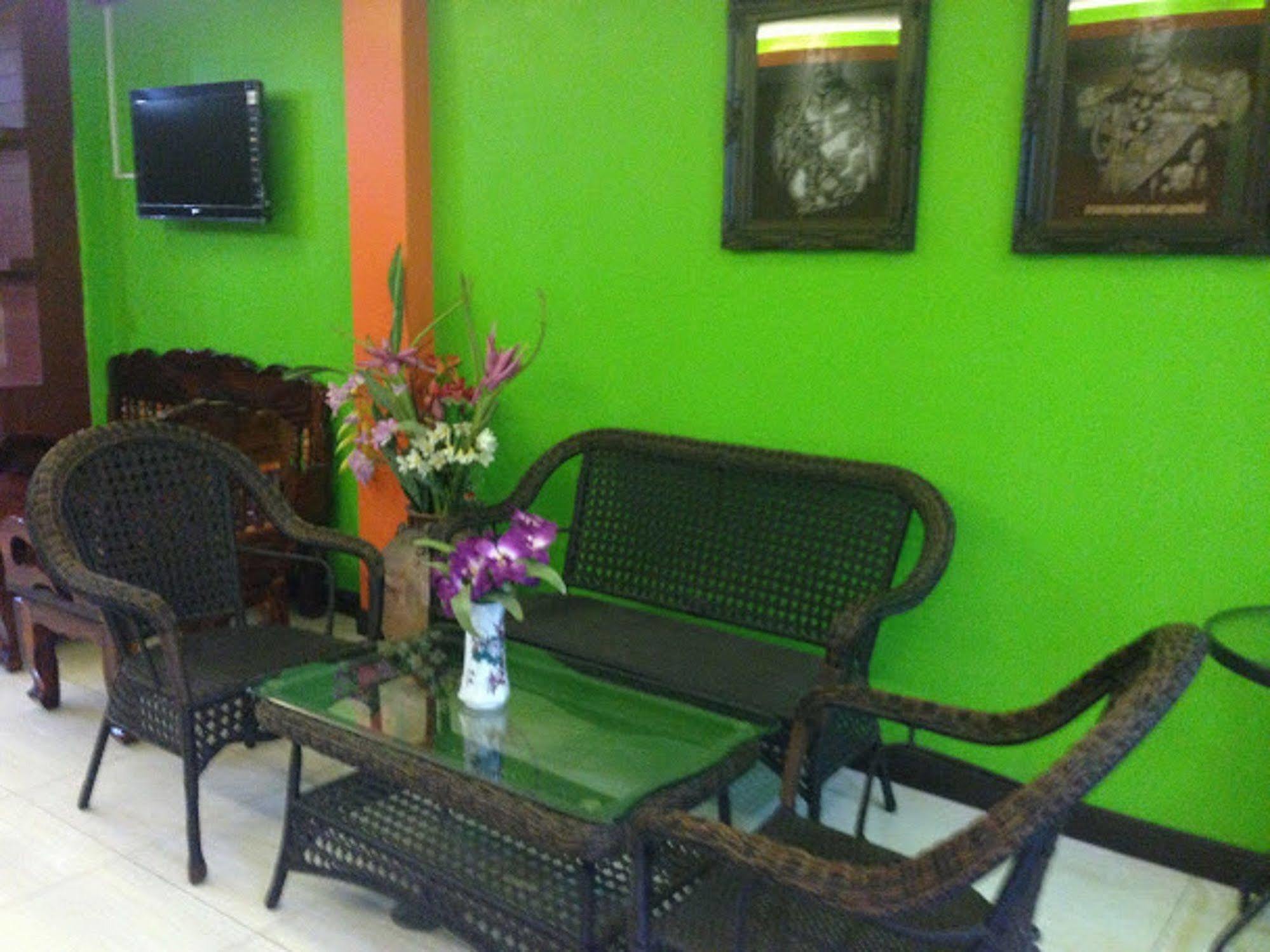 Silla Patong Hostel Екстер'єр фото