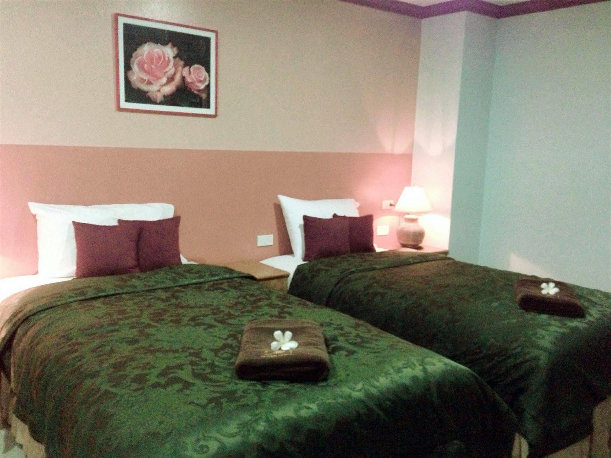 Silla Patong Hostel Екстер'єр фото