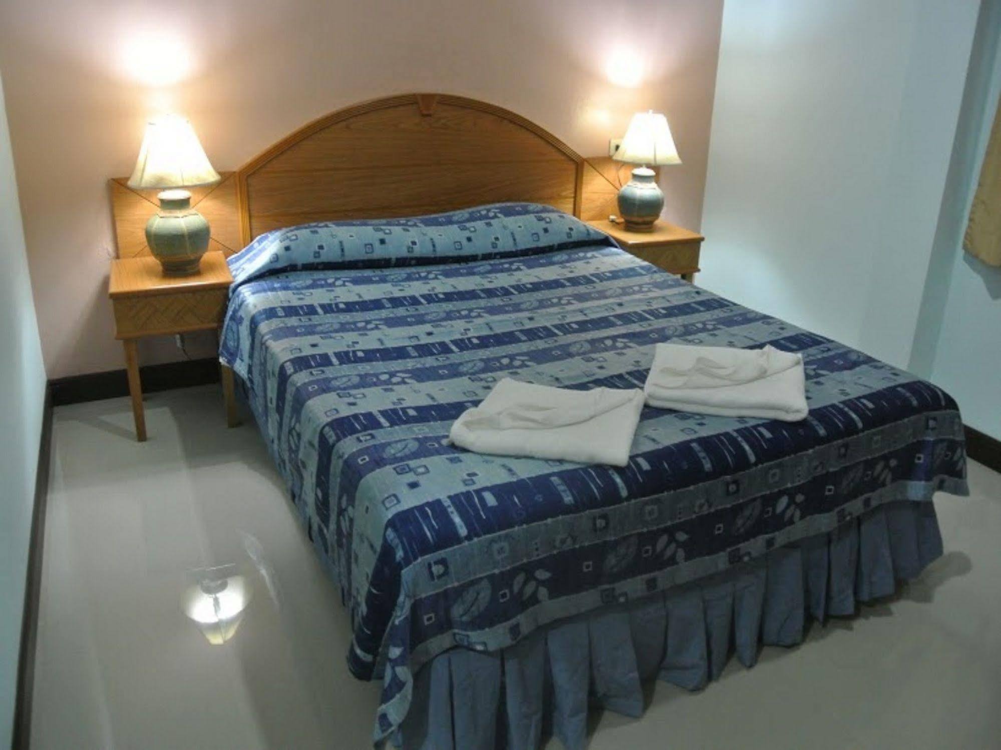 Silla Patong Hostel Екстер'єр фото