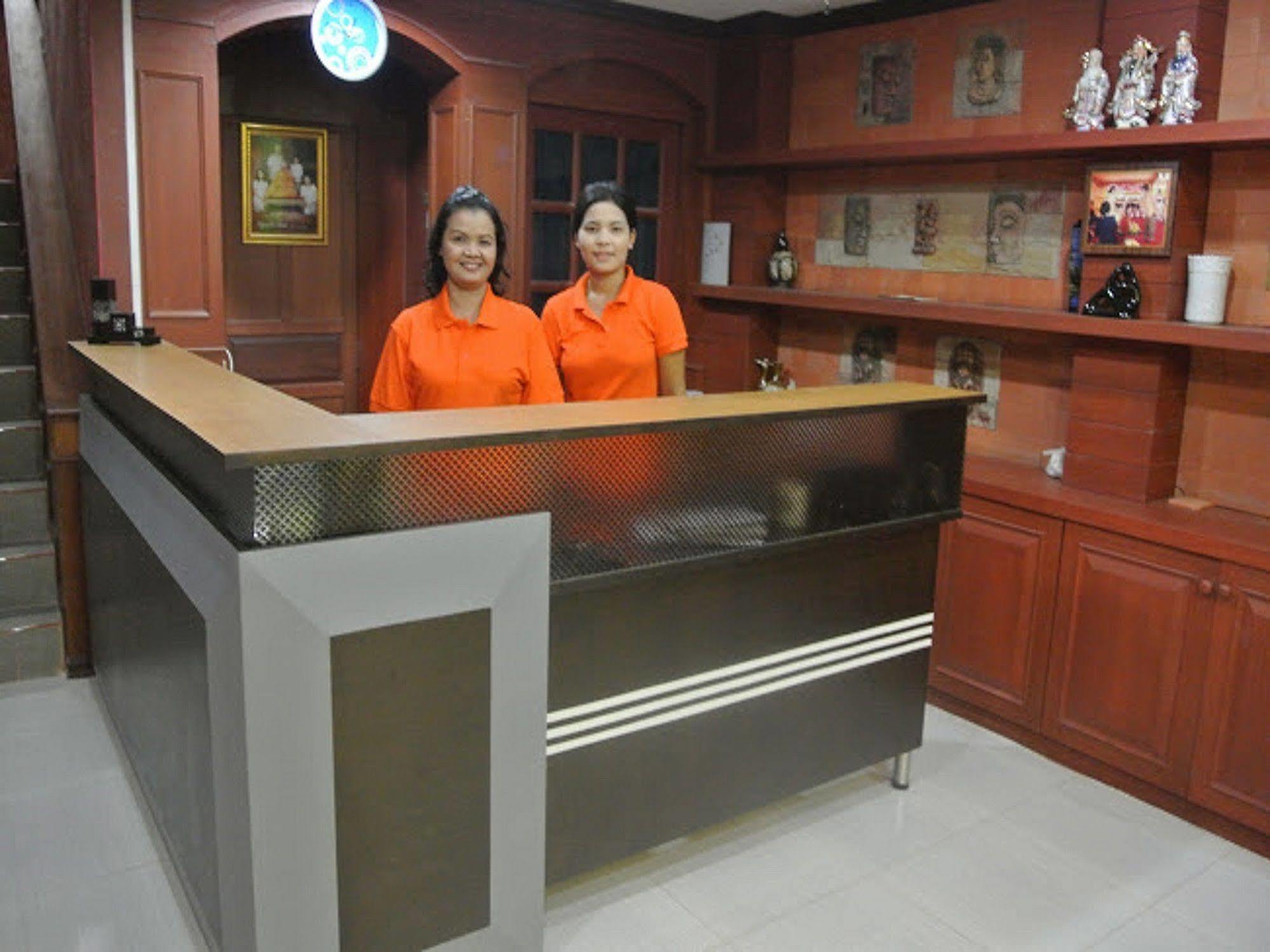 Silla Patong Hostel Екстер'єр фото